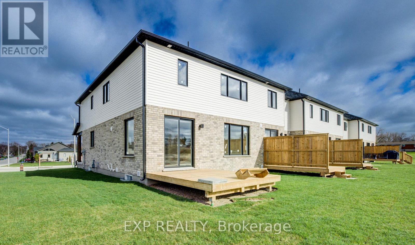 40 Anne Street W, Minto, Ontario  N0G 1Z0 - Photo 2 - X12143273