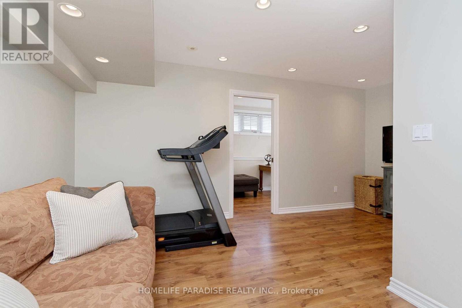 2368 Sutton Drive, Burlington, Ontario  L7L 6Y5 - Photo 11 - W12510712