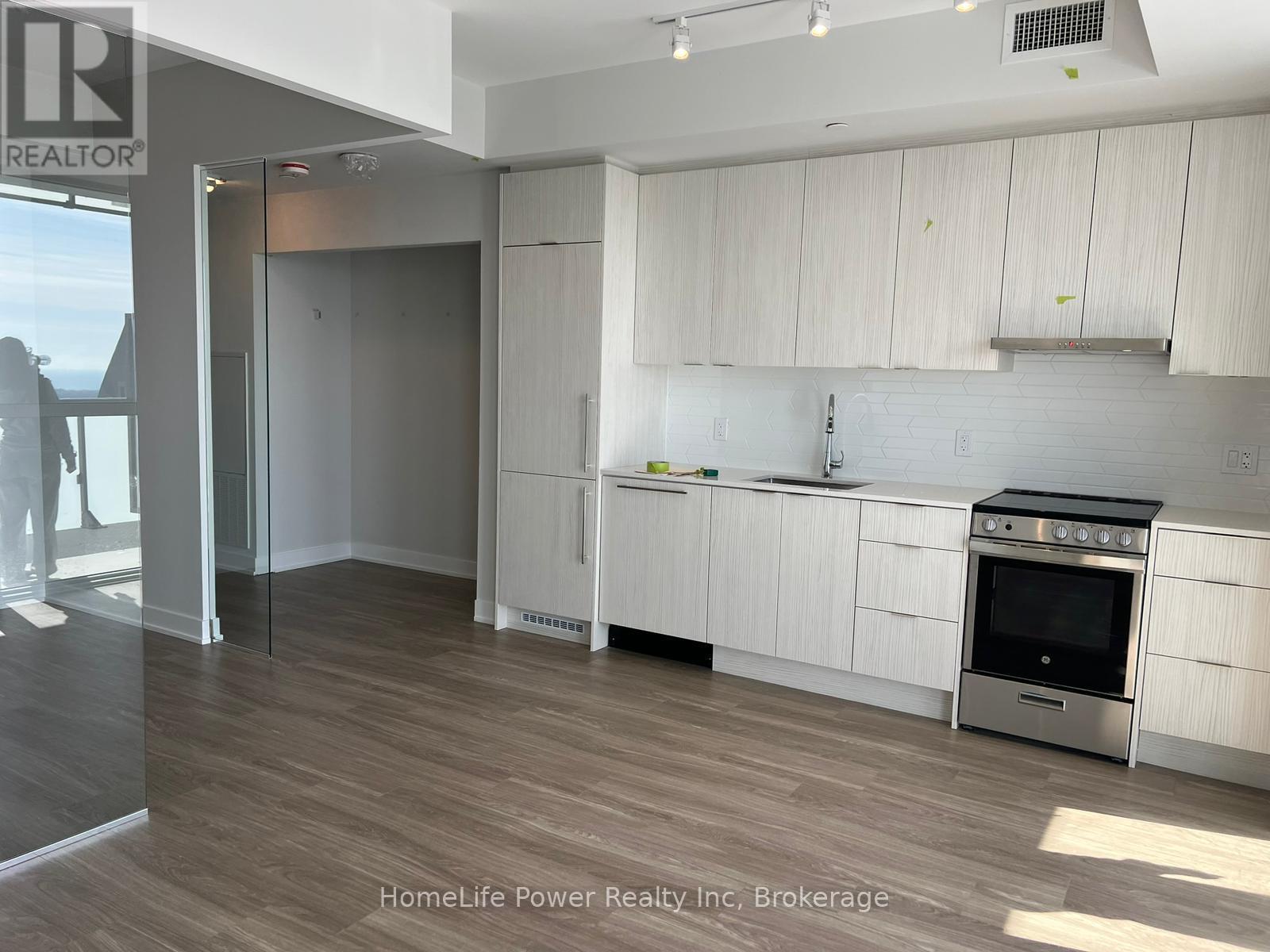 4304 - 430 Square One Drive, Mississauga, Ontario L5B 0L6 - Photo 2 - W12510748