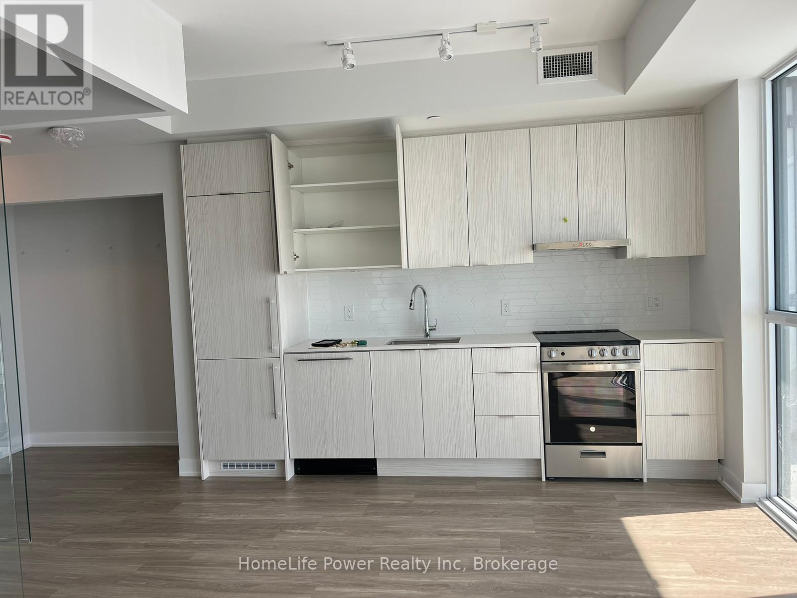 4304 - 430 Square One Drive, Mississauga, Ontario L5B 0L6 - Photo 8 - W12510748