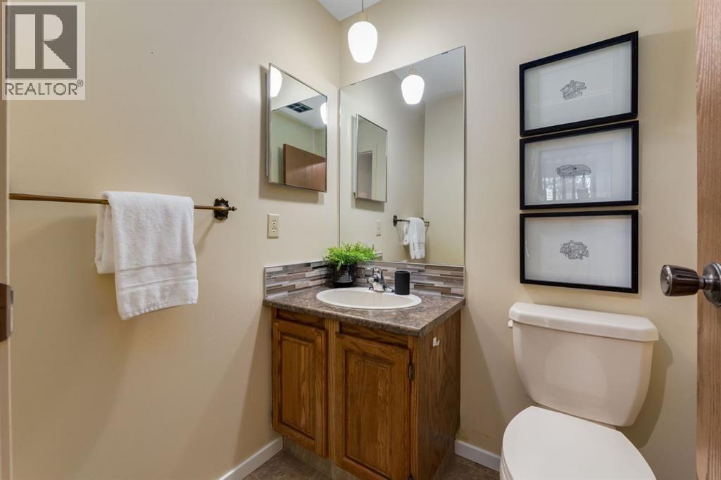 20 Point Mckay Court Nw, Calgary, Alberta  T3B 5B7 - Photo 12 - A2256827