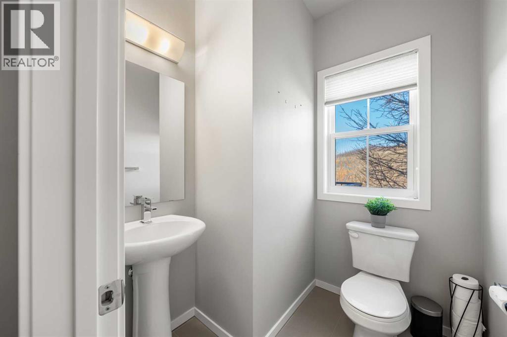 444 Ascot Circle Sw, Calgary, Alberta  T3H 0X3 - Photo 12 - A2267250