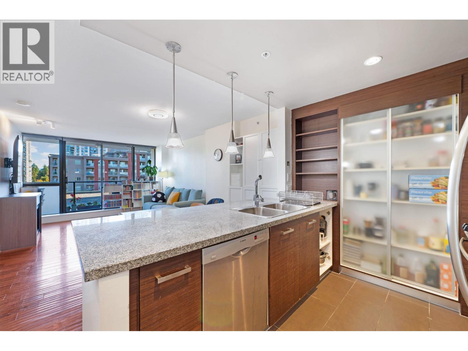 903 2959 Glen Drive, Coquitlam, British Columbia  V3B 0B8 - Photo 8 - R3058269