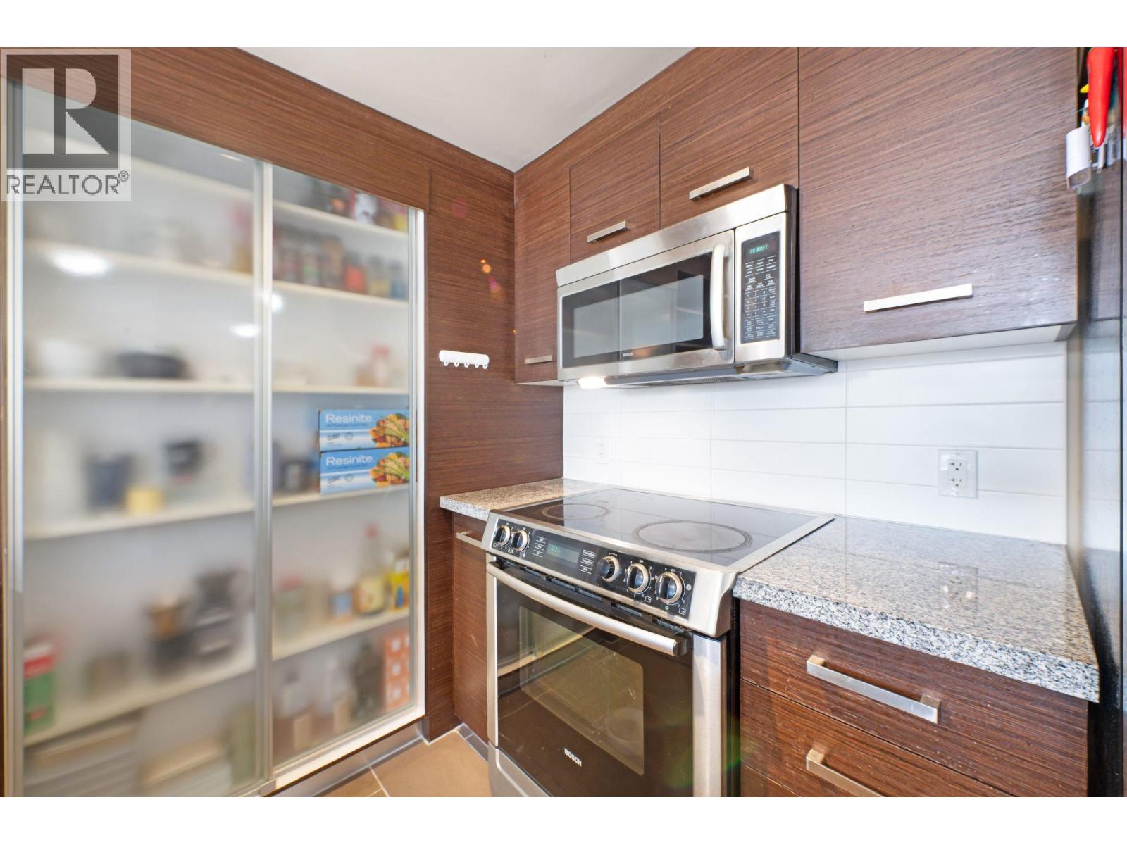 903 2959 Glen Drive, Coquitlam, British Columbia  V3B 0B8 - Photo 9 - R3058269