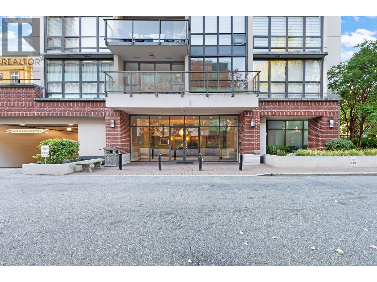 903 2959 Glen Drive, Coquitlam, British Columbia  V3B 0B8 - Photo 2 - R3058269