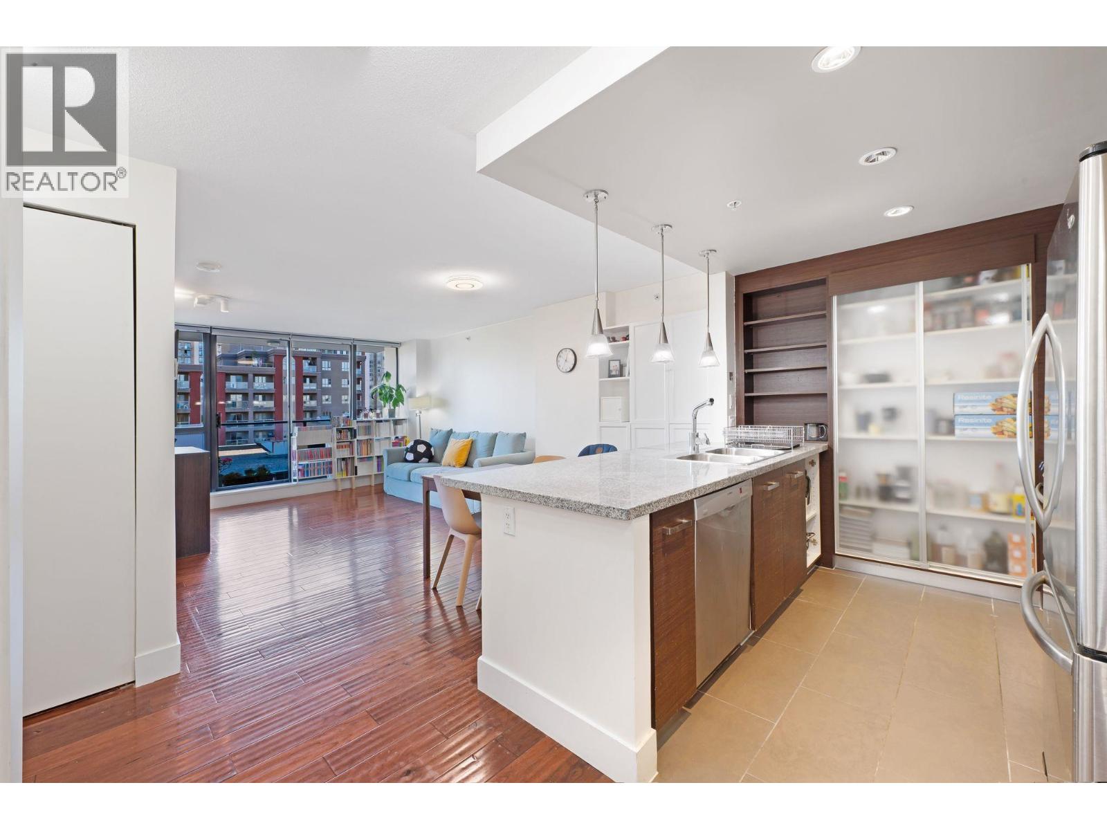 903 2959 Glen Drive, Coquitlam, British Columbia  V3B 0B8 - Photo 11 - R3058269