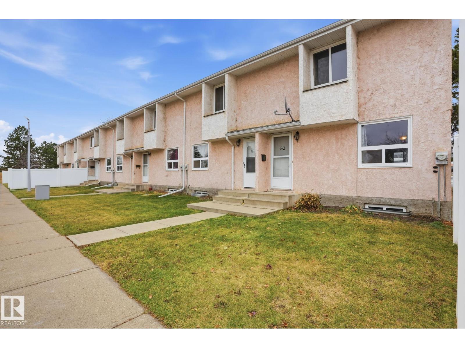 82 Lakewood Vg Nw, Edmonton, Alberta  T6K 2B3 - Photo 2 - E4464740