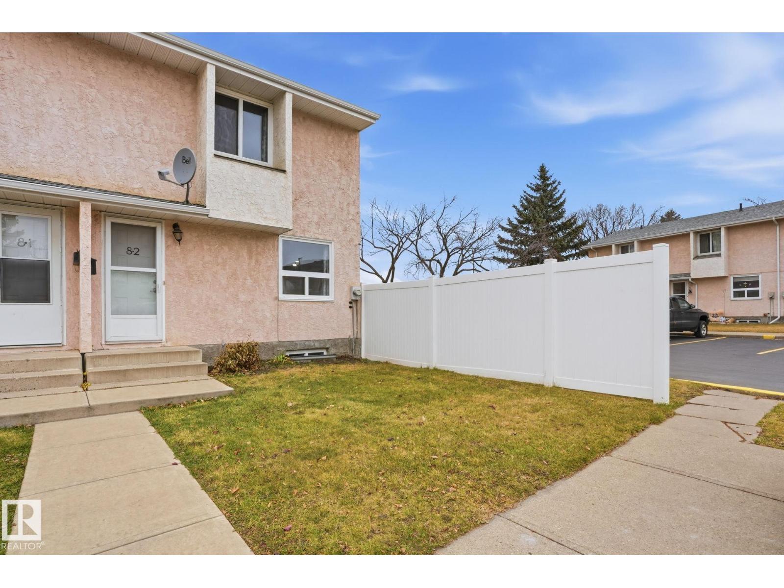 82 Lakewood Vg Nw, Edmonton, Alberta  T6K 2B3 - Photo 3 - E4464740