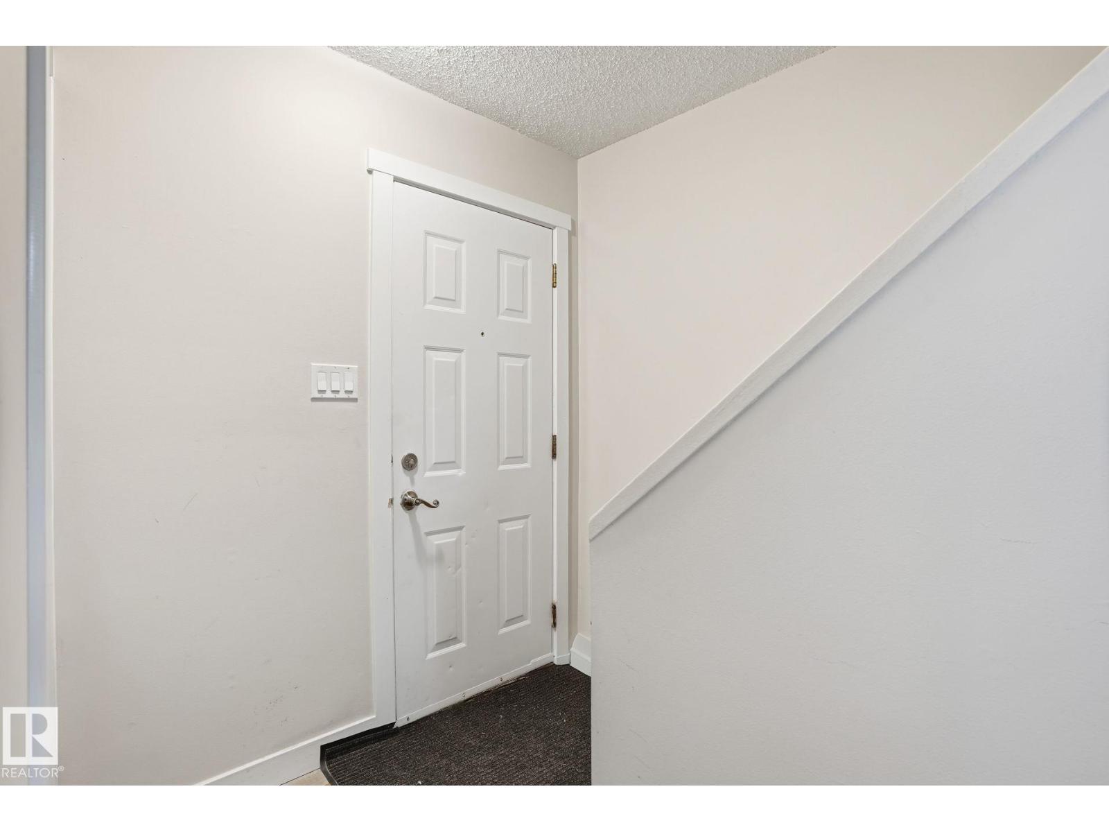 82 Lakewood Vg Nw, Edmonton, Alberta  T6K 2B3 - Photo 4 - E4464740