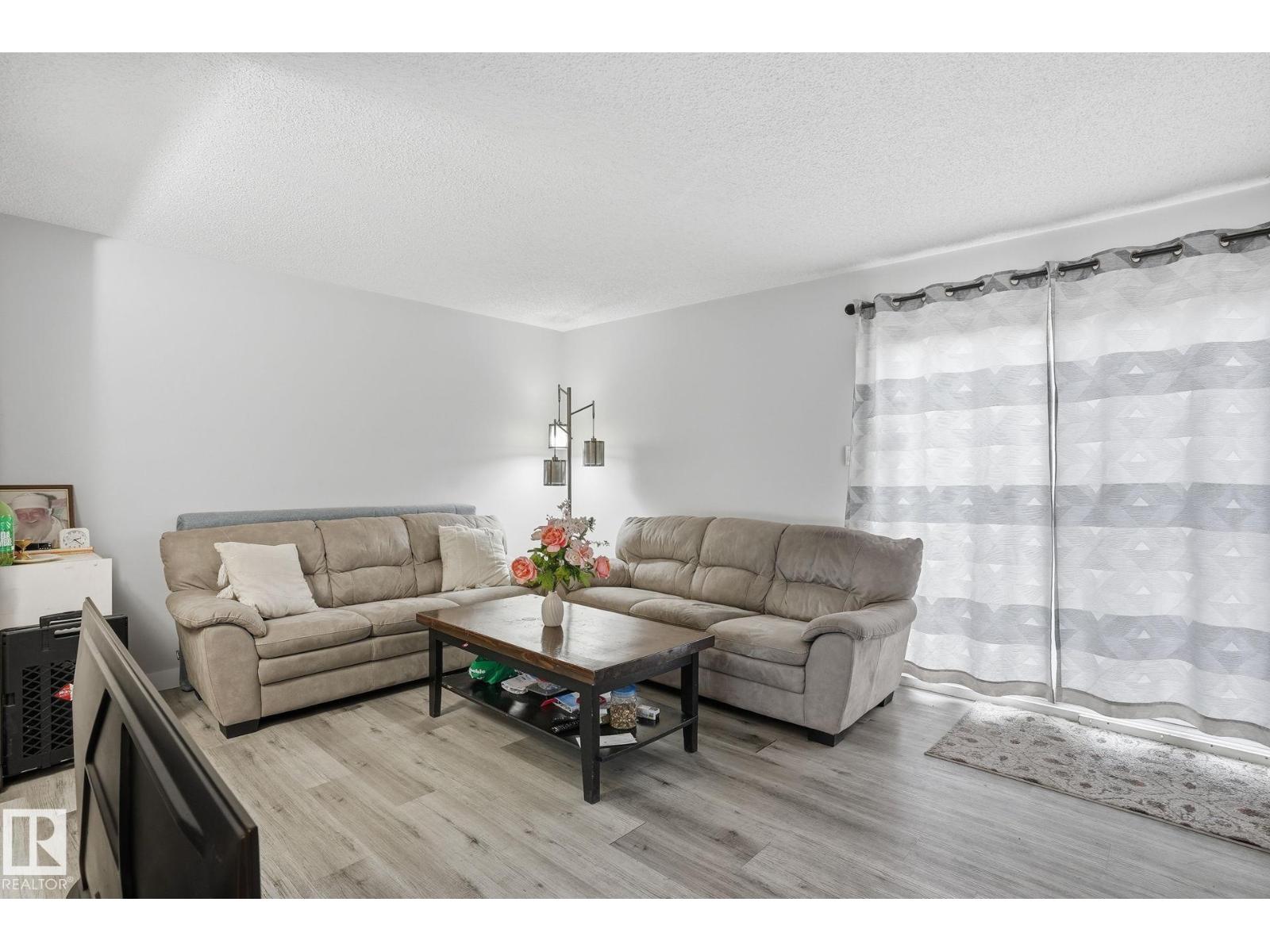 82 Lakewood Vg Nw, Edmonton, Alberta  T6K 2B3 - Photo 5 - E4464740