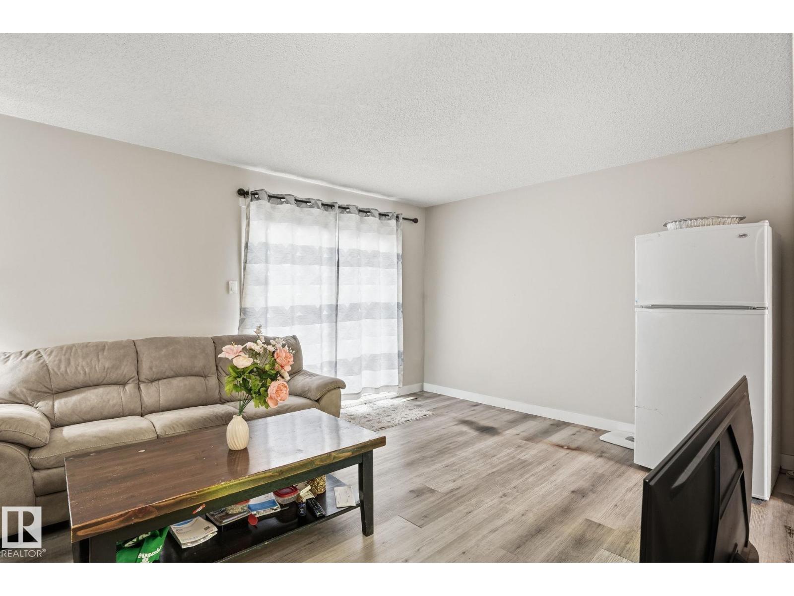 82 Lakewood Vg Nw, Edmonton, Alberta  T6K 2B3 - Photo 6 - E4464740