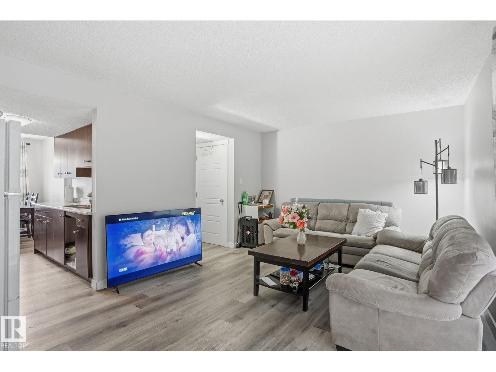 82 Lakewood Vg Nw, Edmonton, Alberta  T6K 2B3 - Photo 7 - E4464740