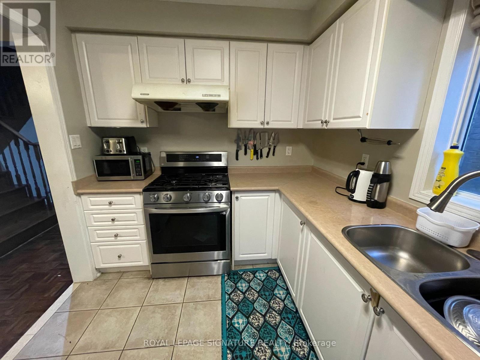 17 Neuchatel Avenue, Vaughan, Ontario  L4H 2Y2 - Photo 4 - N12510372