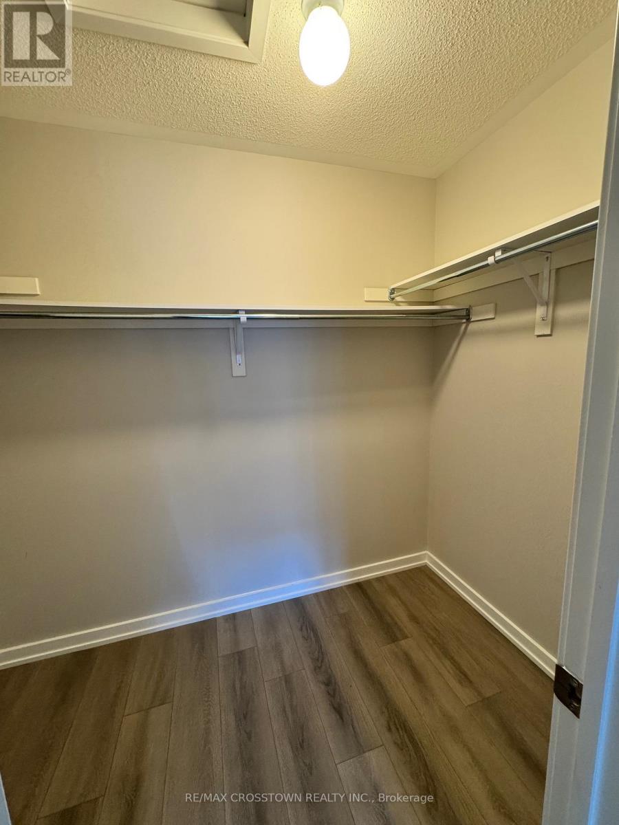 16 Heathrow Lane, Caledon, Ontario  L7E 4M4 - Photo 12 - W12456444