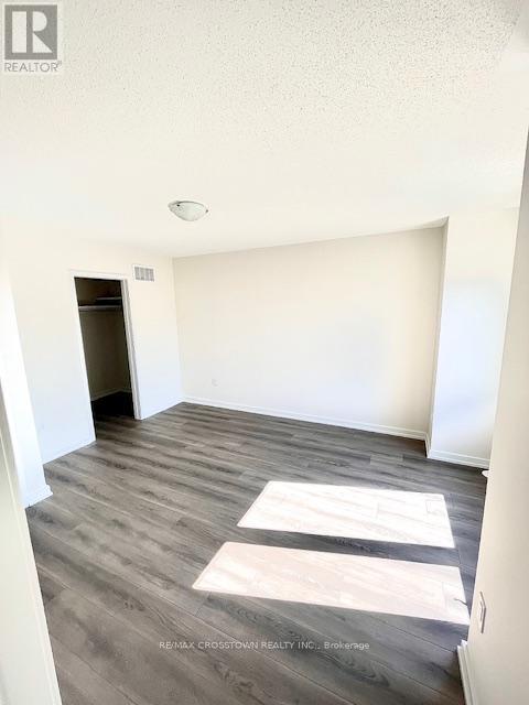 16 Heathrow Lane, Caledon, Ontario  L7E 4M4 - Photo 11 - W12456444