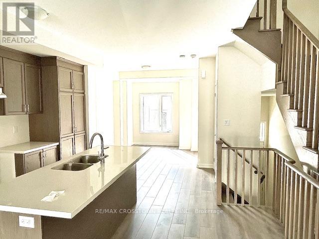 16 Heathrow Lane, Caledon, Ontario  L7E 4M4 - Photo 3 - W12456444