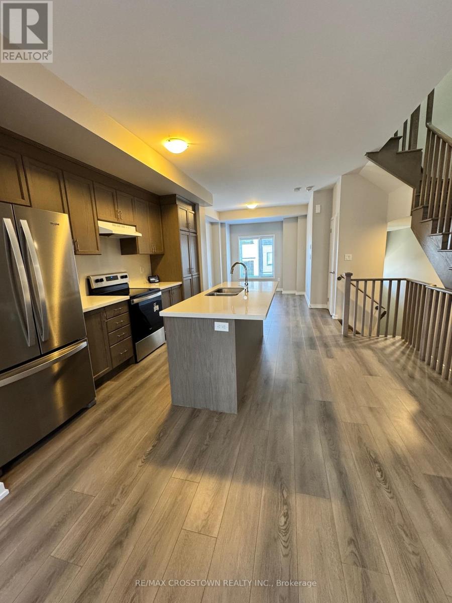 16 Heathrow Lane, Caledon, Ontario  L7E 4M4 - Photo 4 - W12456444