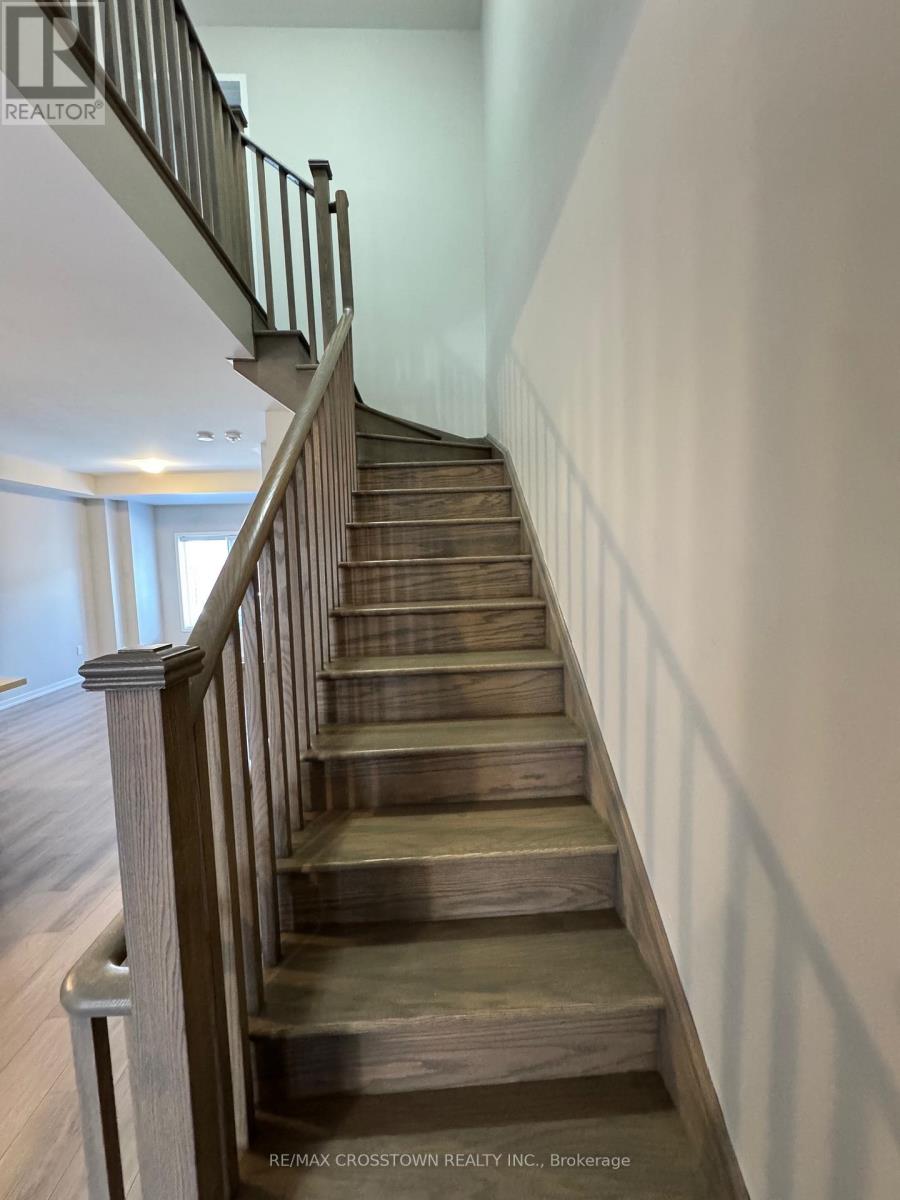 16 Heathrow Lane, Caledon, Ontario  L7E 4M4 - Photo 9 - W12456444