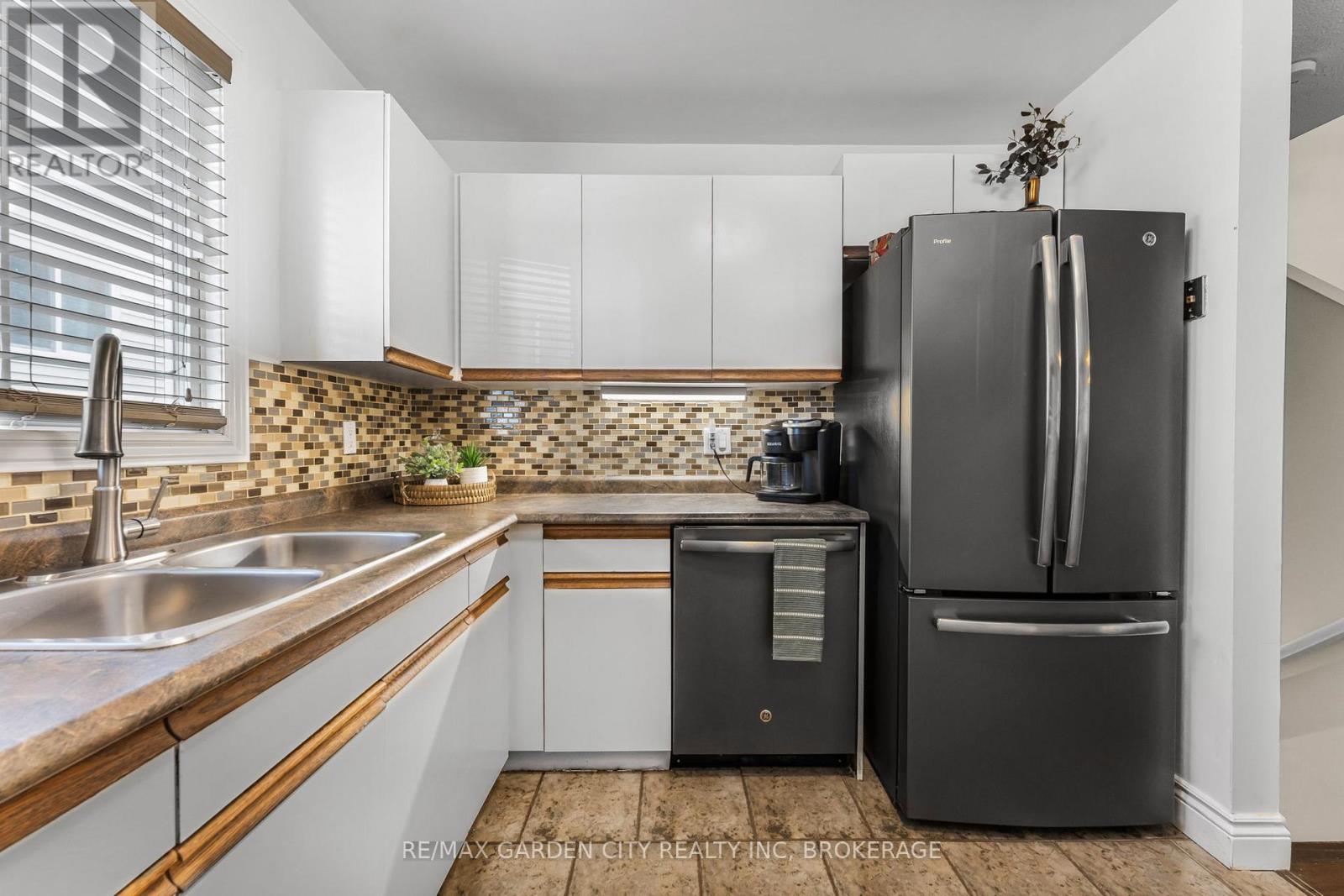 4534 Dufferin Avenue, Lincoln, Ontario L3J 0C5 - Photo 11 - X12510730