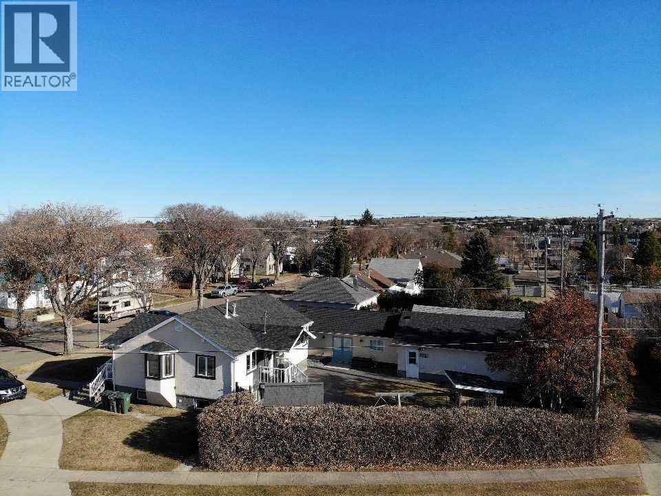 5213 49 Avenue, Ponoka, Alberta  T4J 1J1 - Photo 2 - A2262450