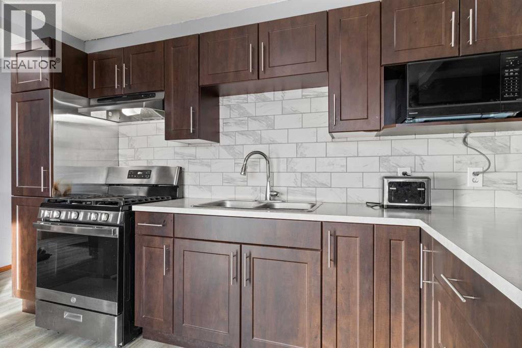 4847 52 Avenue, Eckville, Alberta  T0M 0X0 - Photo 3 - A2268245