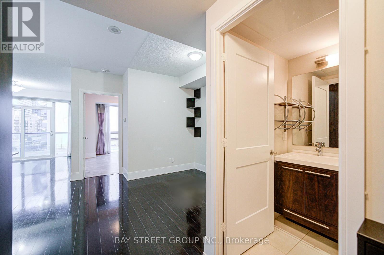 212 - 70 Roehampton Avenue, Toronto, Ontario  M4P 1R2 - Photo 10 - C12510754