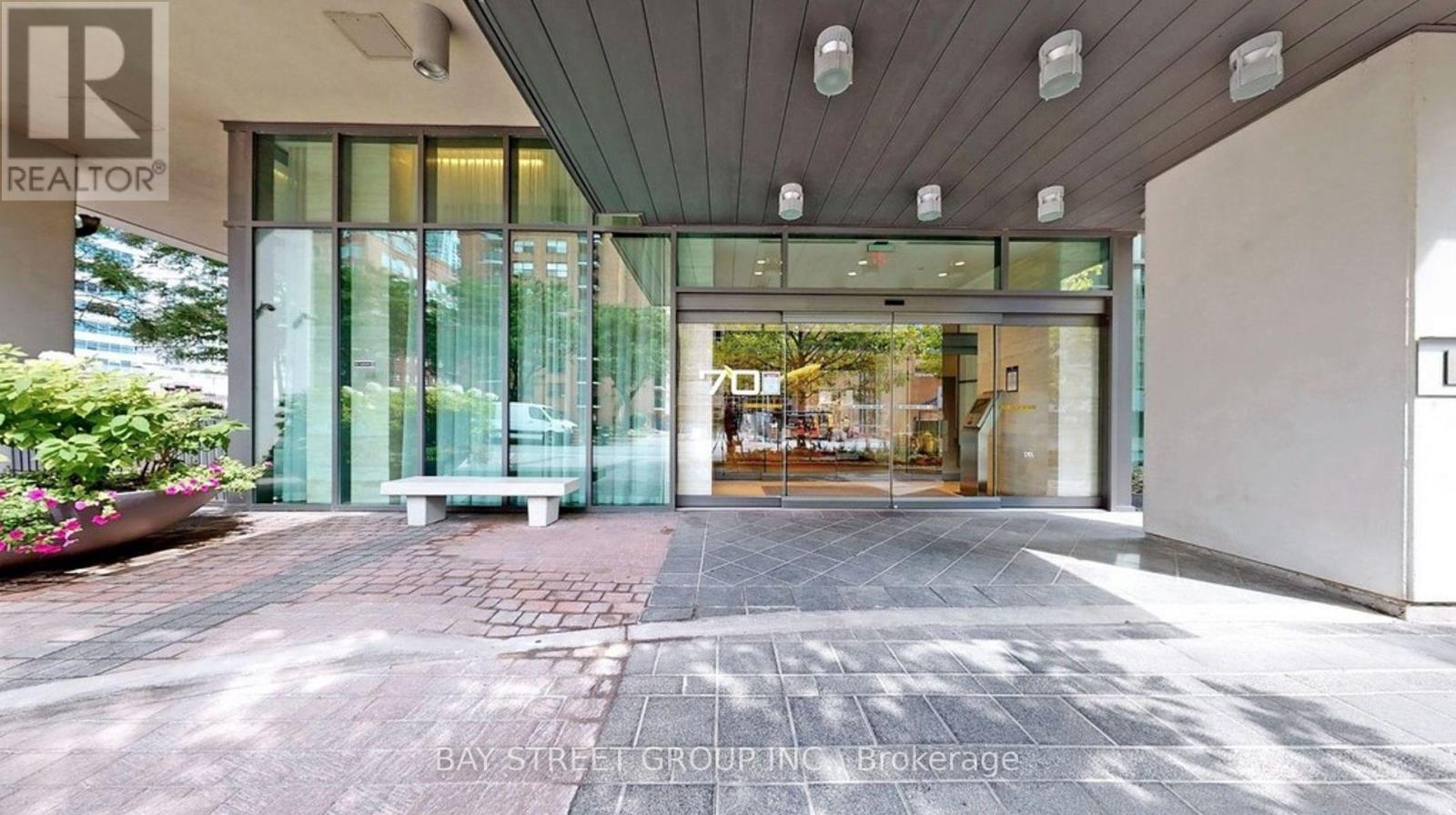 212 - 70 Roehampton Avenue, Toronto, Ontario  M4P 1R2 - Photo 4 - C12510754