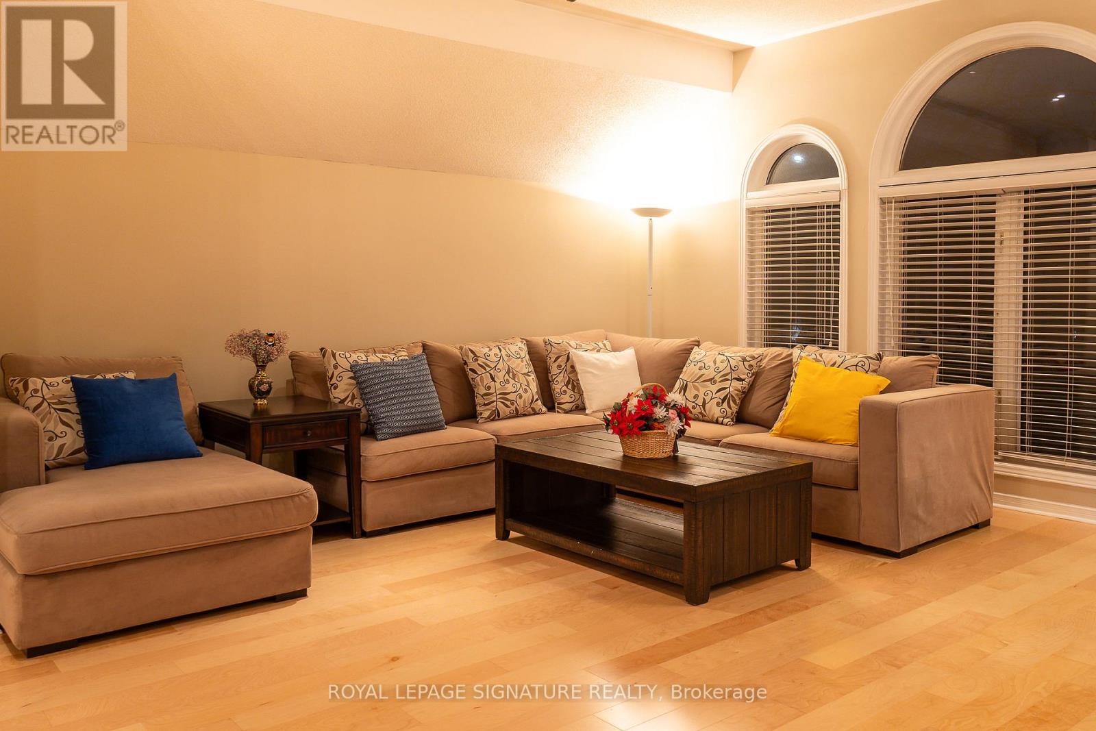 2547 Raglan Court, Mississauga, Ontario L5M 5L5 - Photo 19 - W12507040