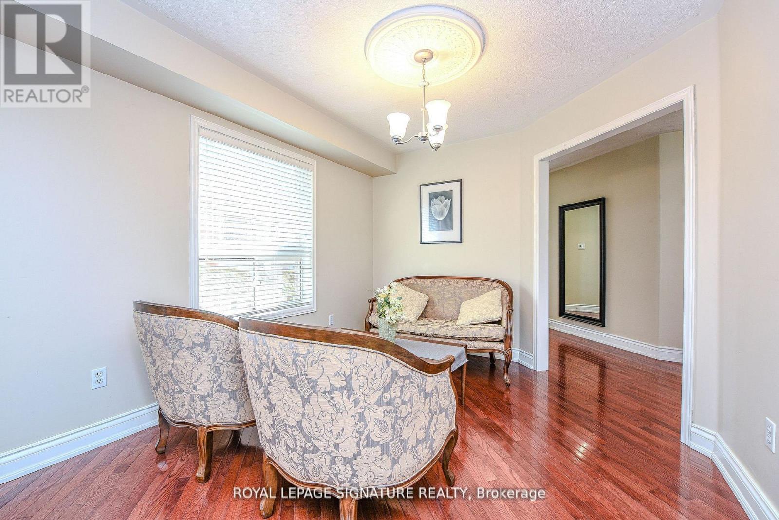 2547 Raglan Court, Mississauga, Ontario L5M 5L5 - Photo 7 - W12507040