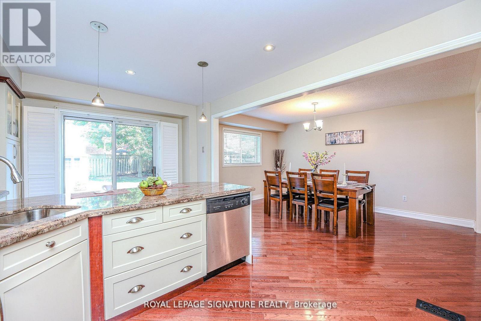 2547 Raglan Court, Mississauga, Ontario L5M 5L5 - Photo 15 - W12507040