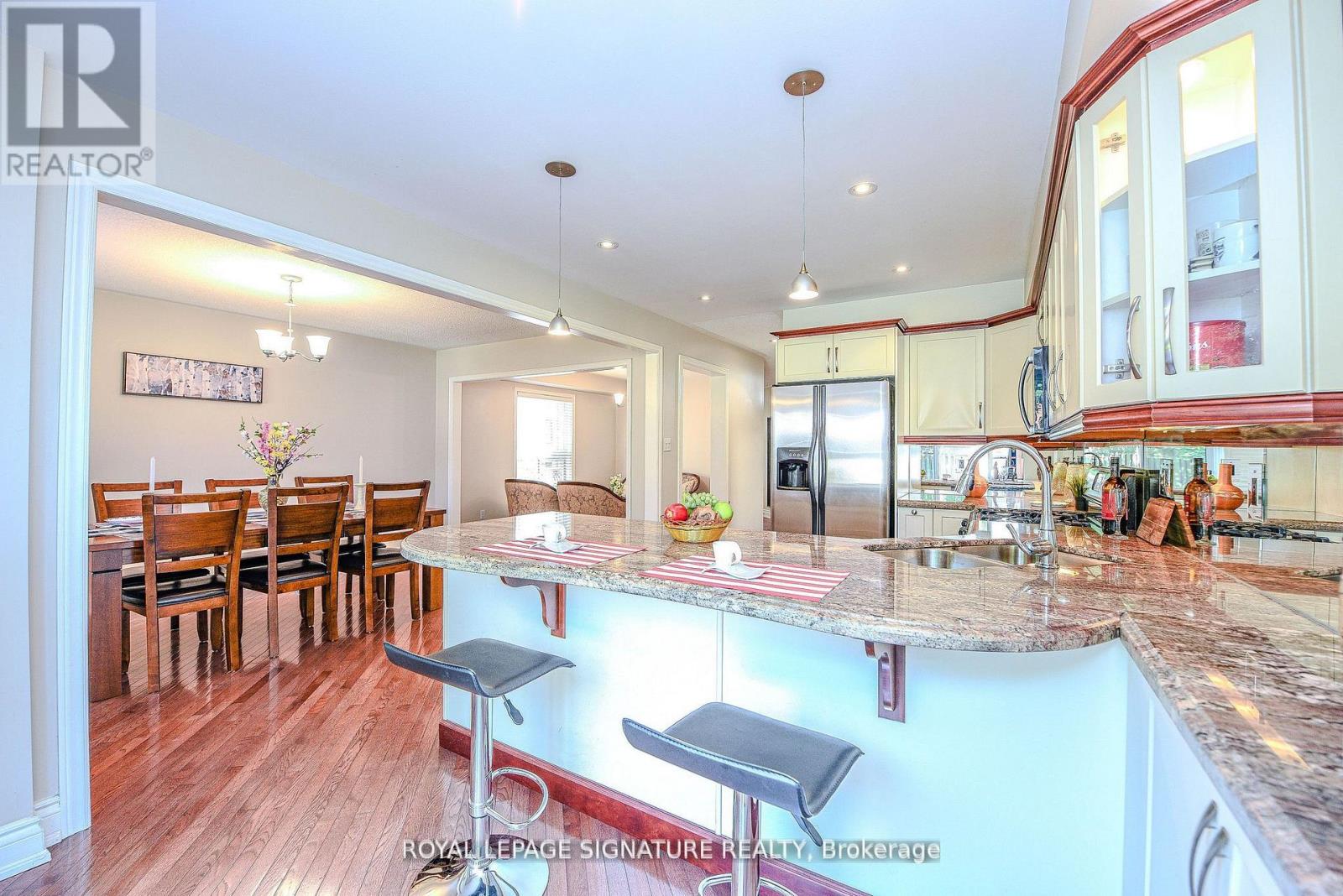 2547 Raglan Court, Mississauga, Ontario L5M 5L5 - Photo 13 - W12507040