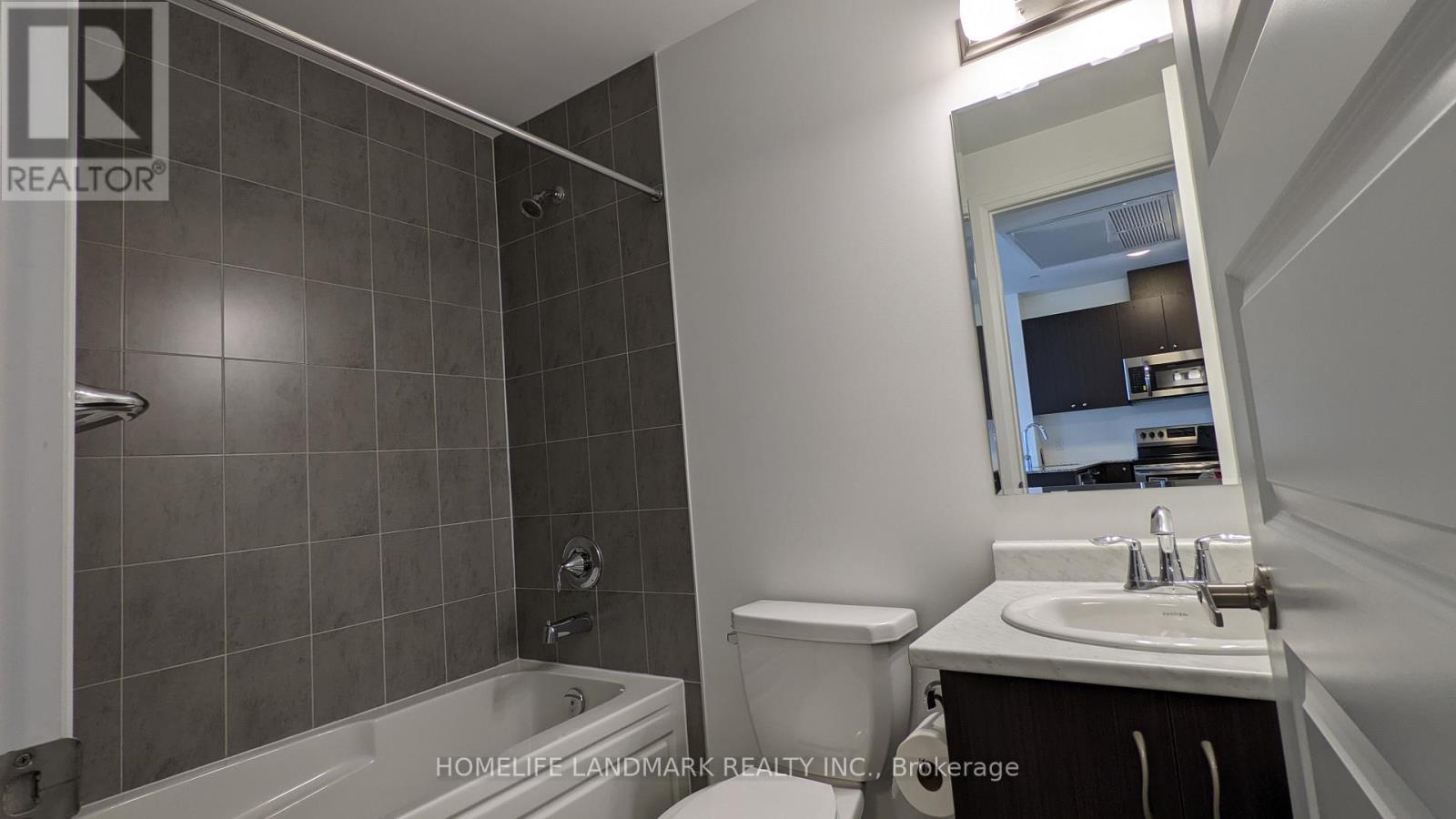 121 - 95 Dundas Street W, Oakville, Ontario  L6M 5N4 - Photo 10 - W12510734