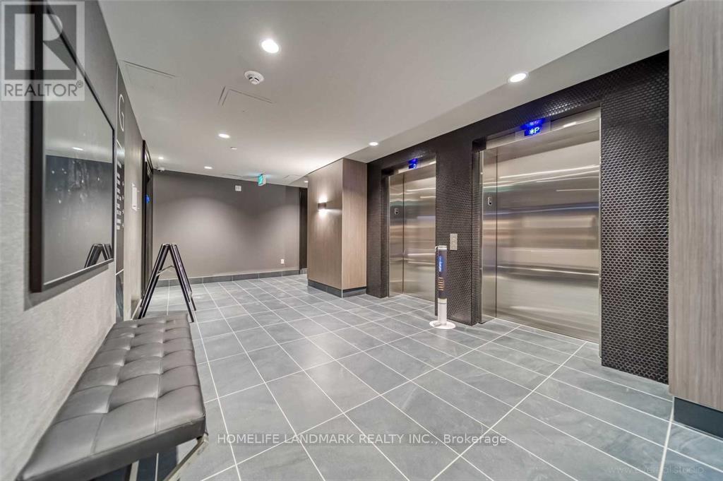 121 - 95 Dundas Street W, Oakville, Ontario  L6M 5N4 - Photo 2 - W12510734