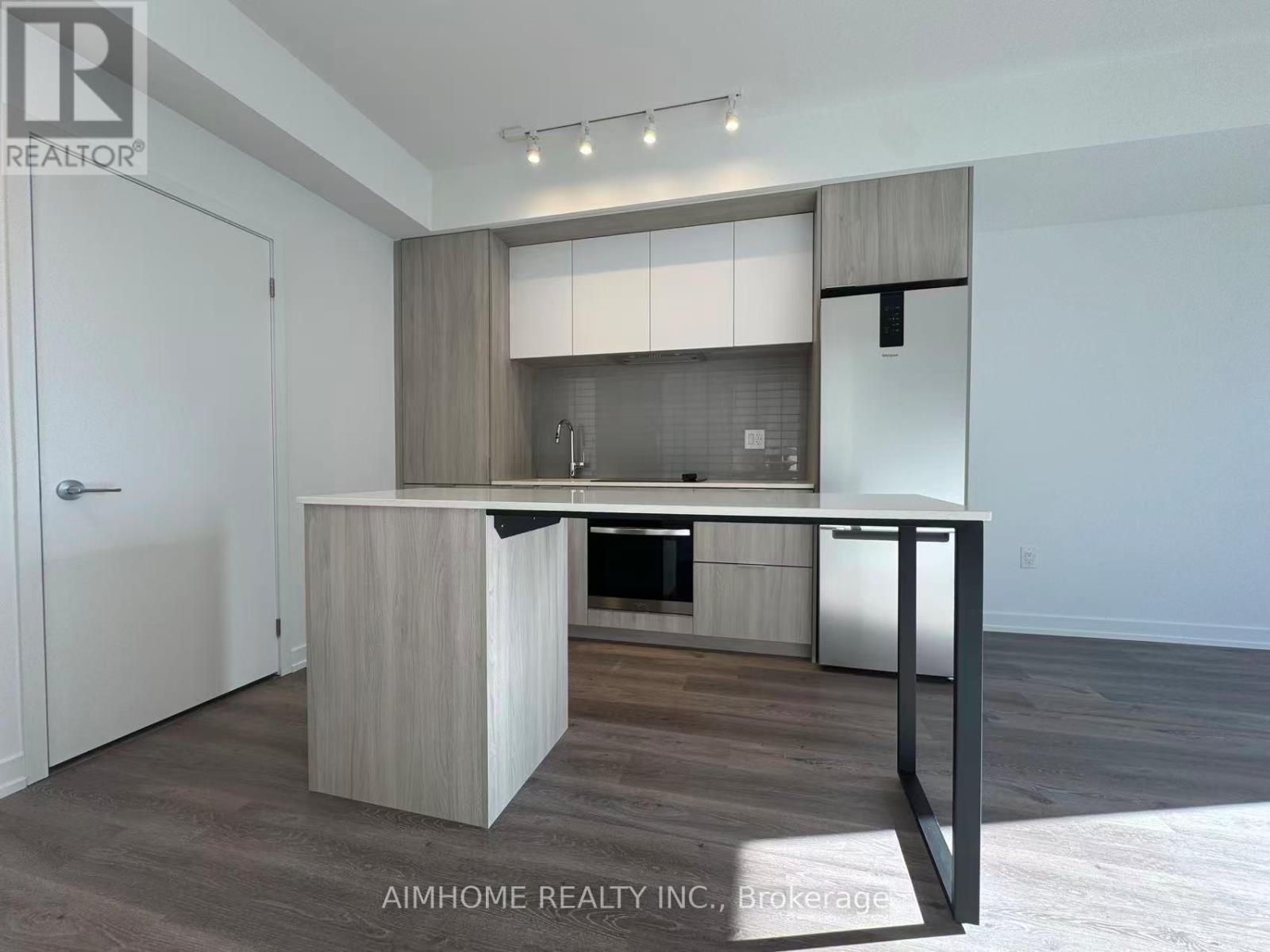 1209 - 395 Square One Drive, Mississauga, Ontario  L5B 0P6 - Photo 7 - W12510740