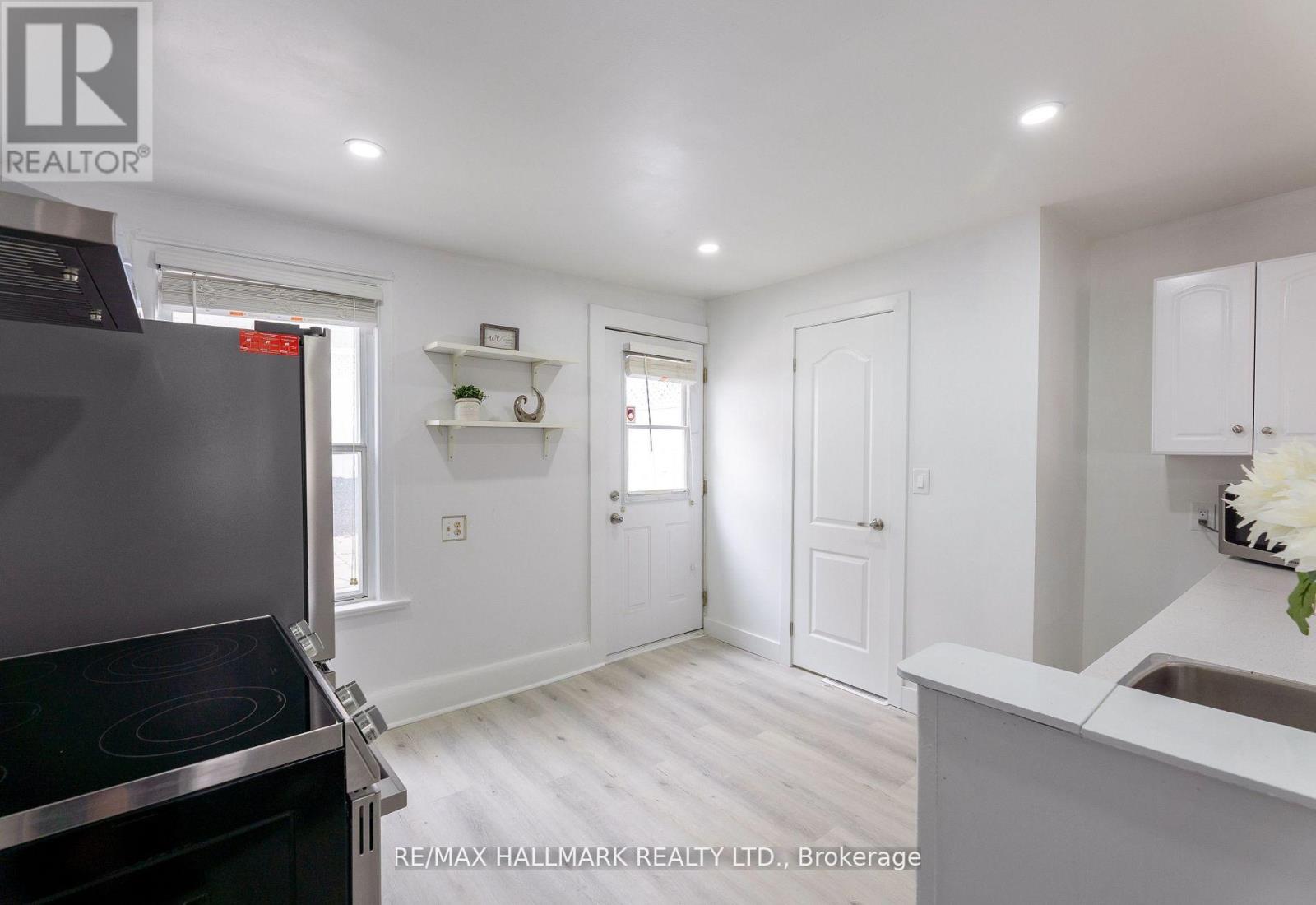 106 Willow Avenue, Toronto, Ontario  M4E 3K3 - Photo 6 - E12472108