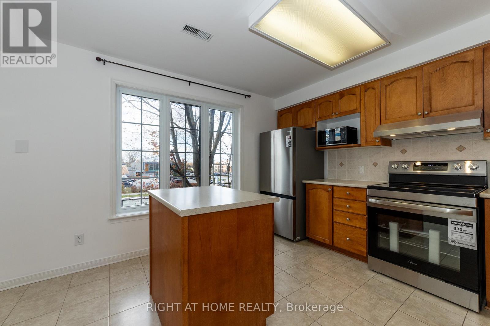 171 - 70 Edenvale Drive, Ottawa, Ontario  K2K 3N6 - Photo 10 - X12391547