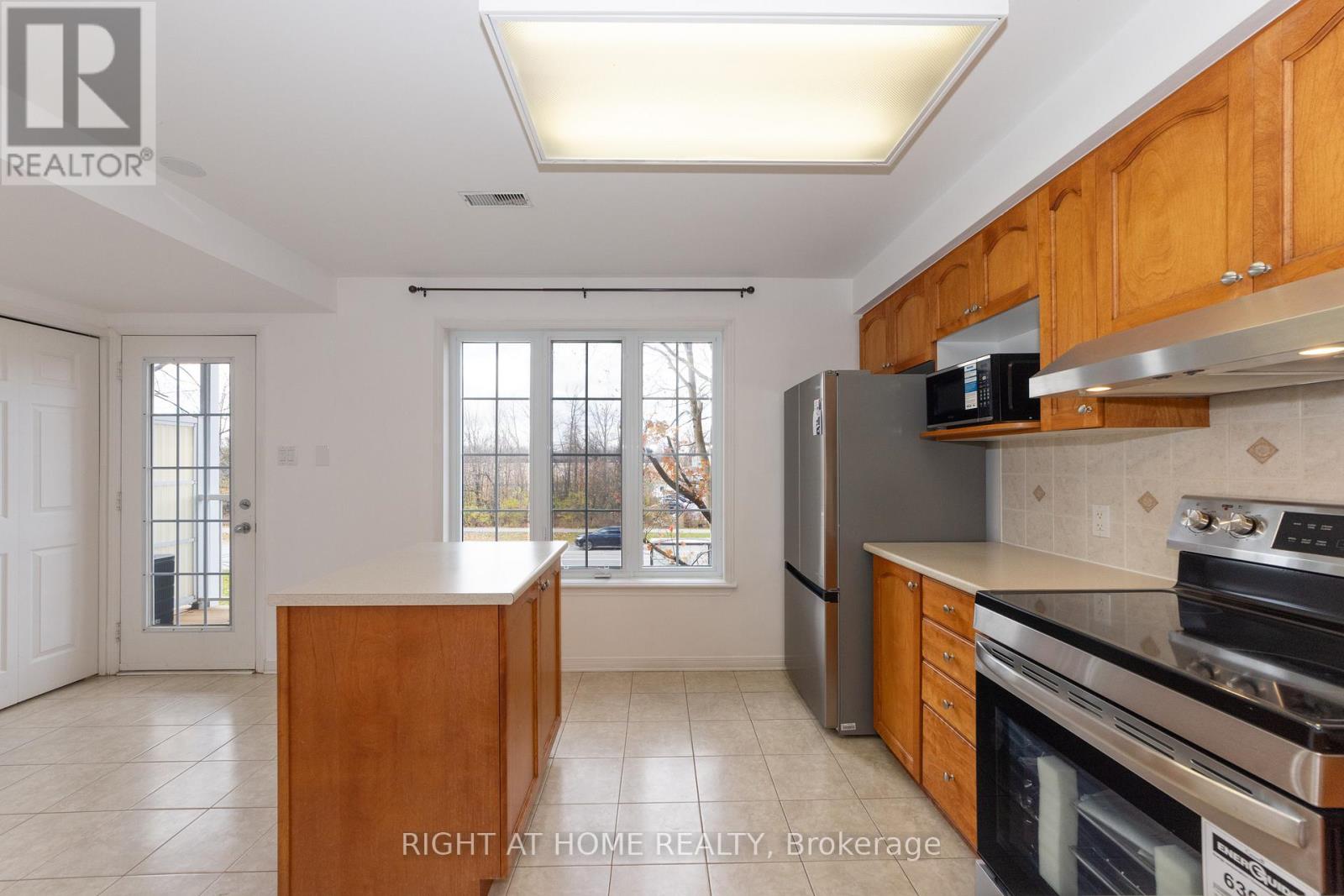 171 - 70 Edenvale Drive, Ottawa, Ontario  K2K 3N6 - Photo 8 - X12391547