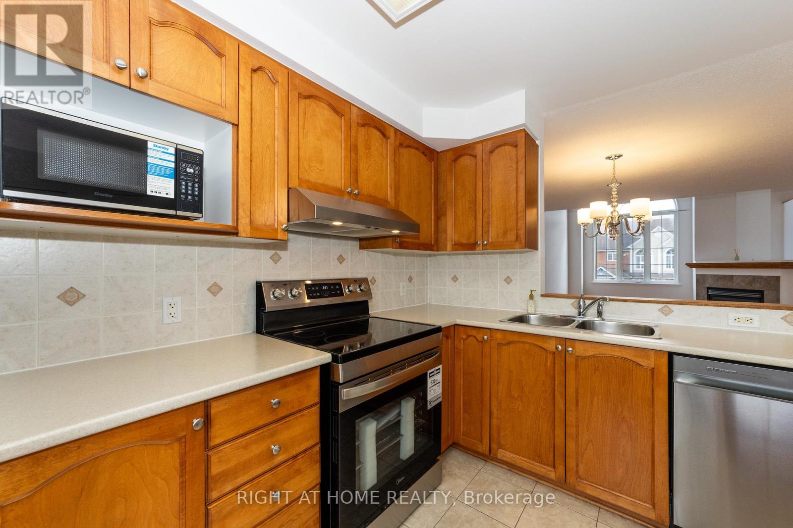 171 - 70 Edenvale Drive, Ottawa, Ontario  K2K 3N6 - Photo 11 - X12391547