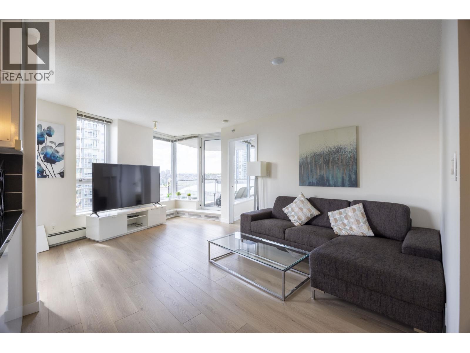 1906 188 KEEFER PLACE, Vancouver, British Columbia