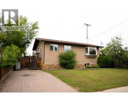 926 9 Avenue Wainwright