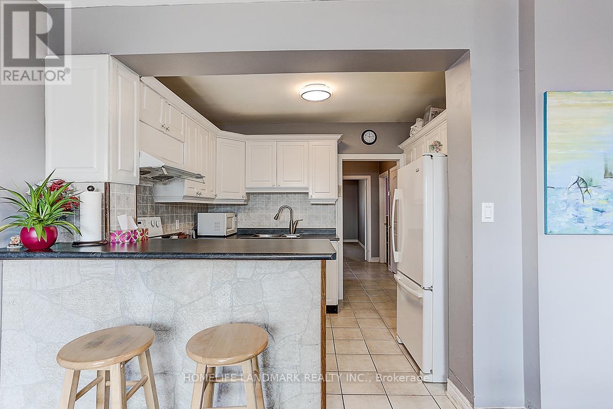 1281 Davenport Road, Toronto, Ontario  M6H 2H3 - Photo 10 - W12510764