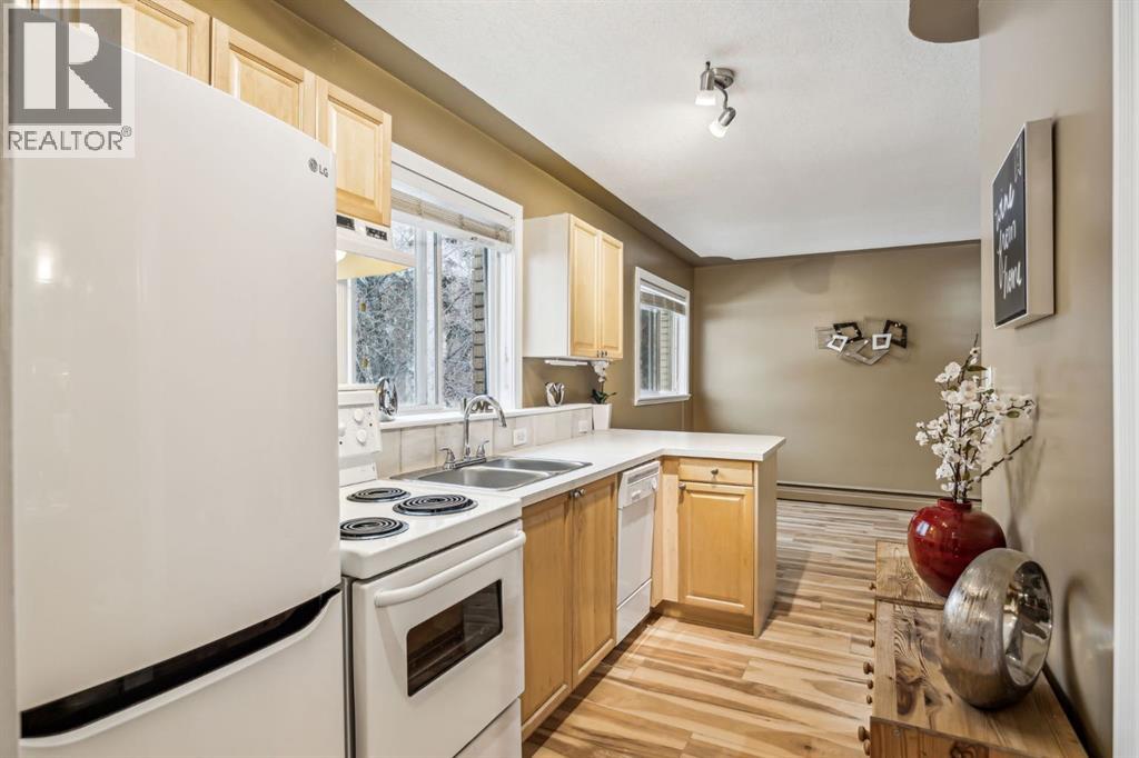 Property at 14, 2417 2 Street SW image 5