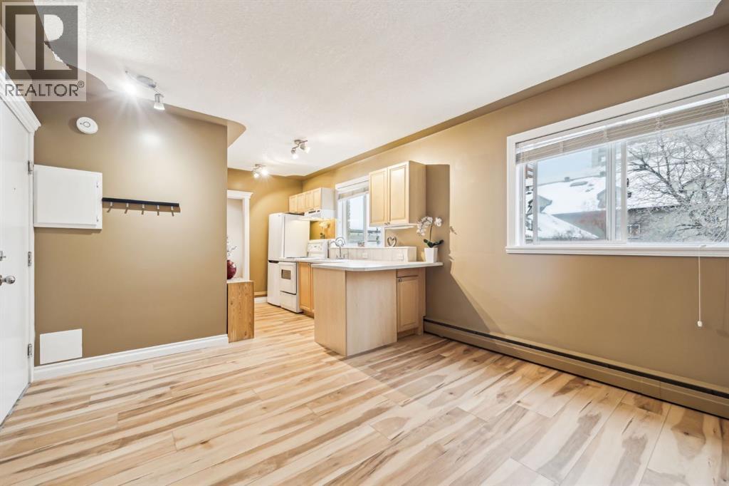 Property at 14, 2417 2 Street SW image 3