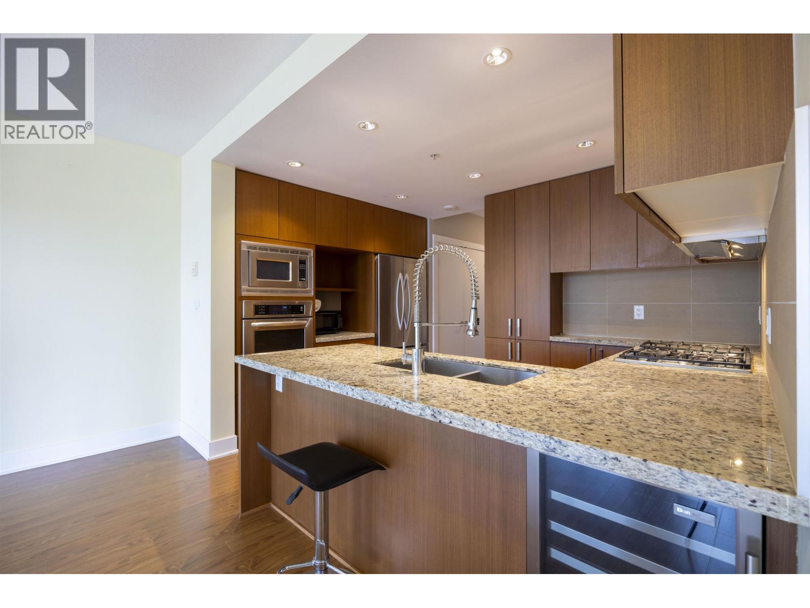 2002 1155 The High Street, Coquitlam, British Columbia  V3B 7W4 - Photo 11 - R3062211