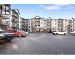 111, 100 Richard Street Downtown