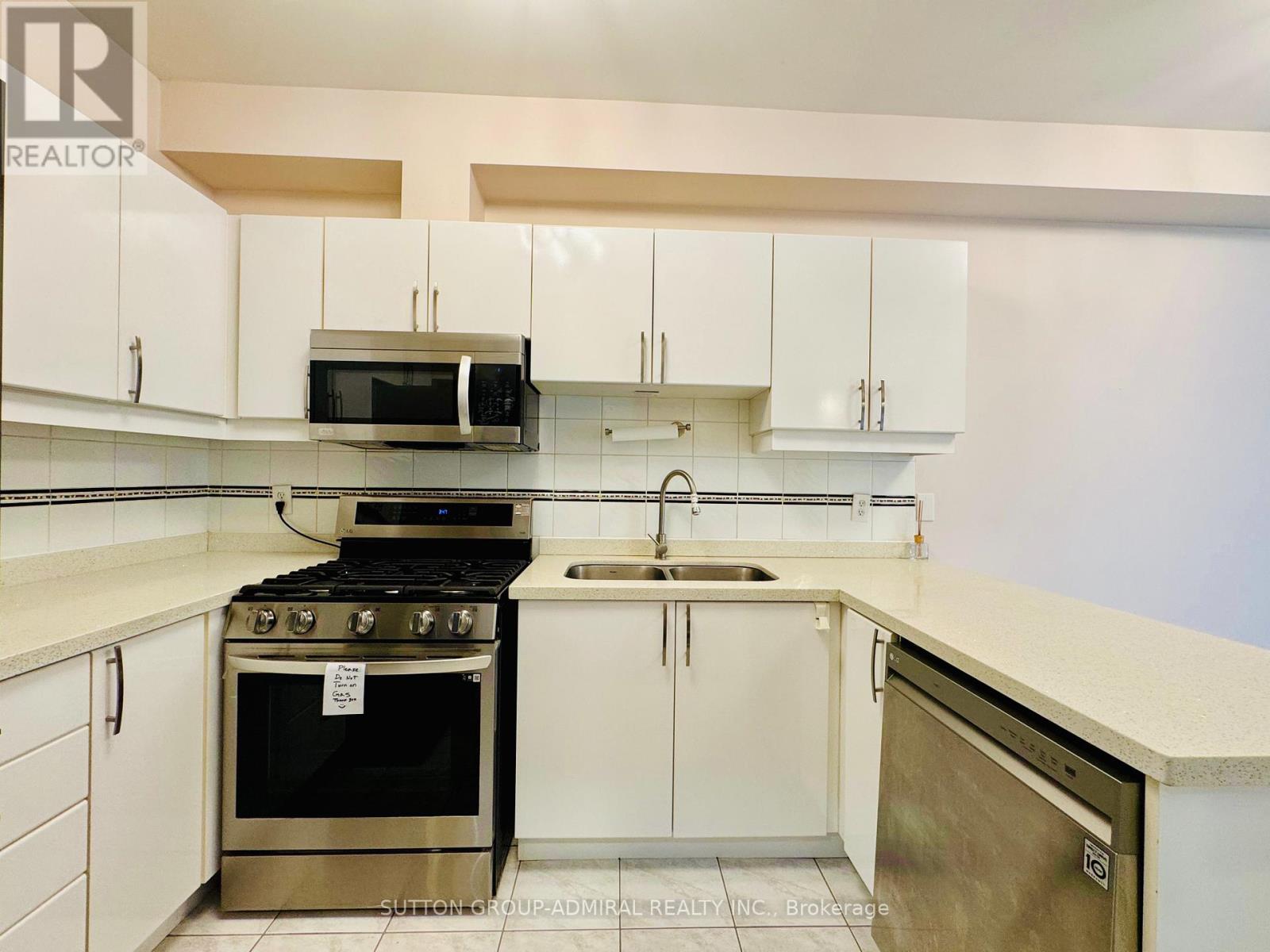 22 Casa Grande Street, Richmond Hill, Ontario L4S 1R3 - Photo 7 - N12506374