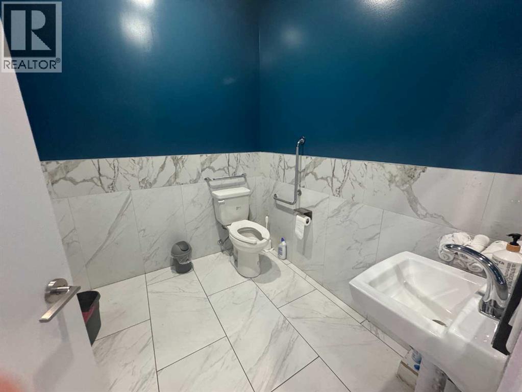 1001 Sample Avenue, Calgary, Alberta  T2X 4R9 - Photo 4 - A2262454