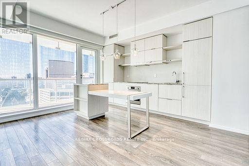 1510 - 197 Yonge Street, Toronto, Ontario  M5B 1M4 - Photo 2 - C12510776
