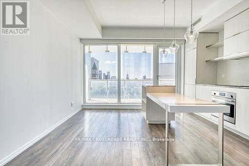 1510 - 197 Yonge Street, Toronto, Ontario  M5B 1M4 - Photo 3 - C12510776