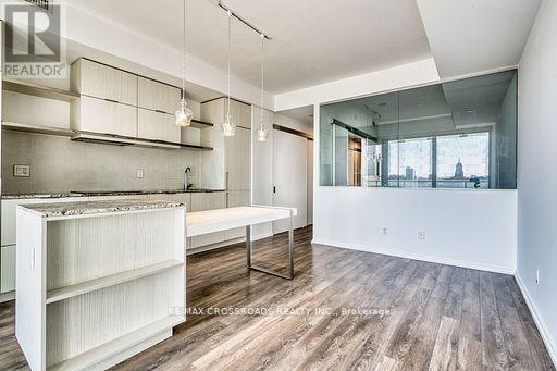 1510 - 197 Yonge Street, Toronto, Ontario  M5B 1M4 - Photo 9 - C12510776